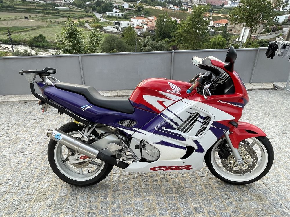 Honda CBR 600 em bom estado