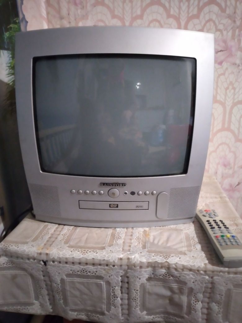 Телевизор +DVD два в одном.