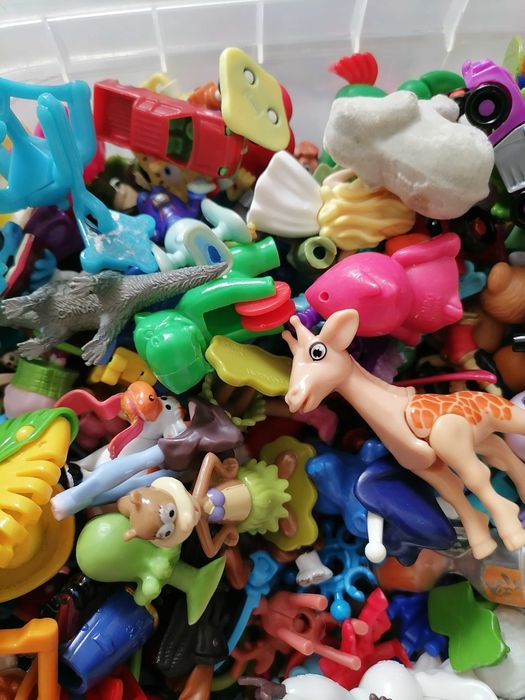 Іграшки з кіндерів