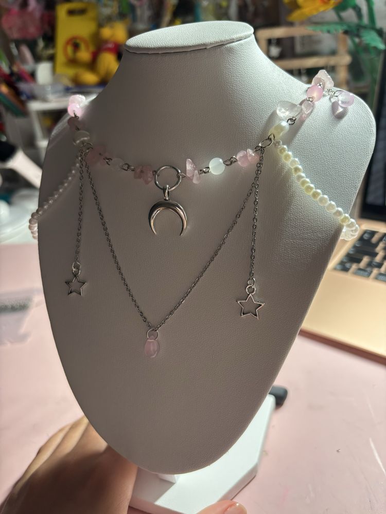 Naszyjnik z obroconym ksiezycem handmade