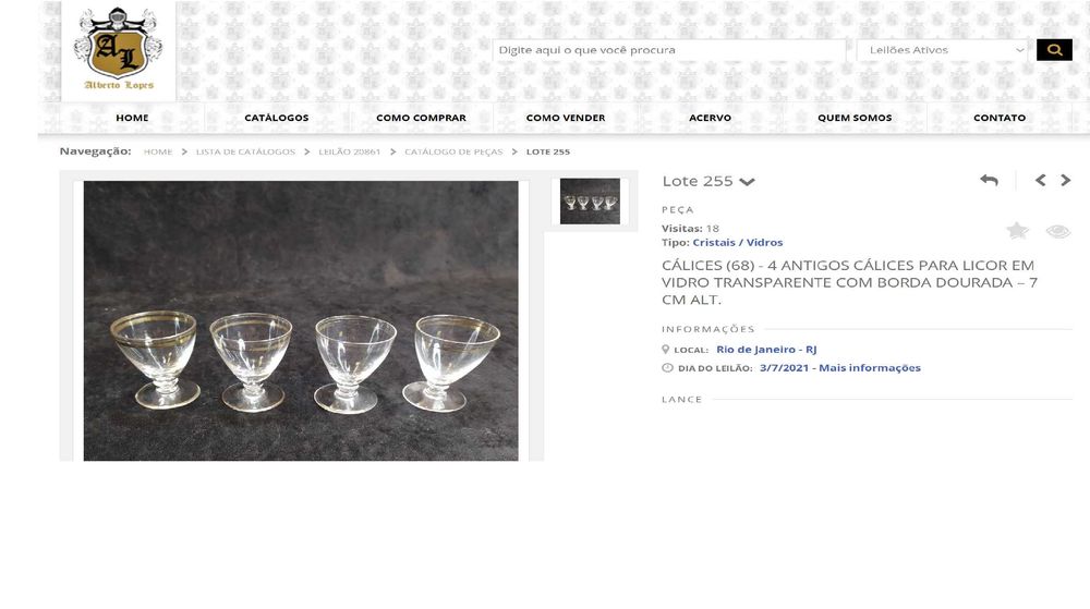 Garrafa e vários copos de cristal com borda  filetada a ouro