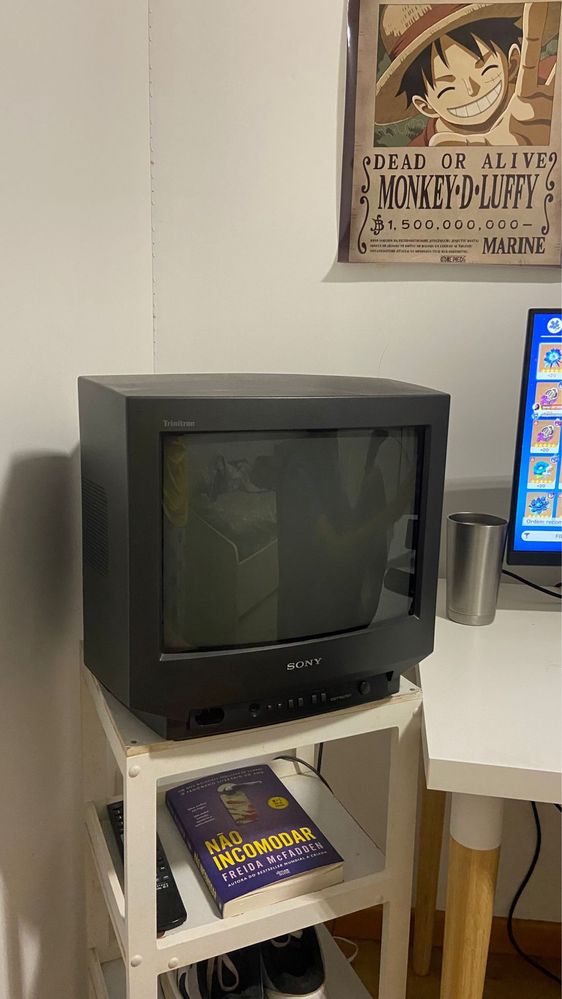Televisão tubo preta