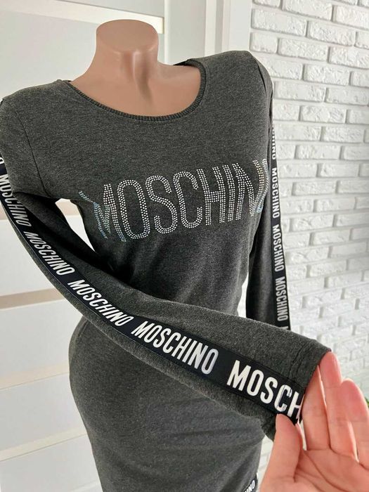 Теплое новое платье MOSCHINO размер S