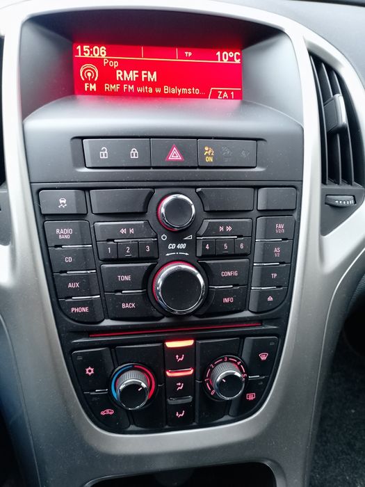 Samochód opel astra j