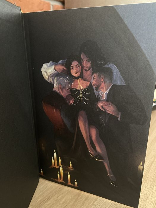 Книга- Двір королеви вампірів