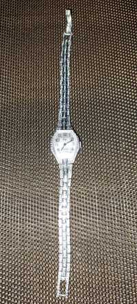 1. Zegarek damski radzieckiej marki ŁUCZ z lat 80-tych