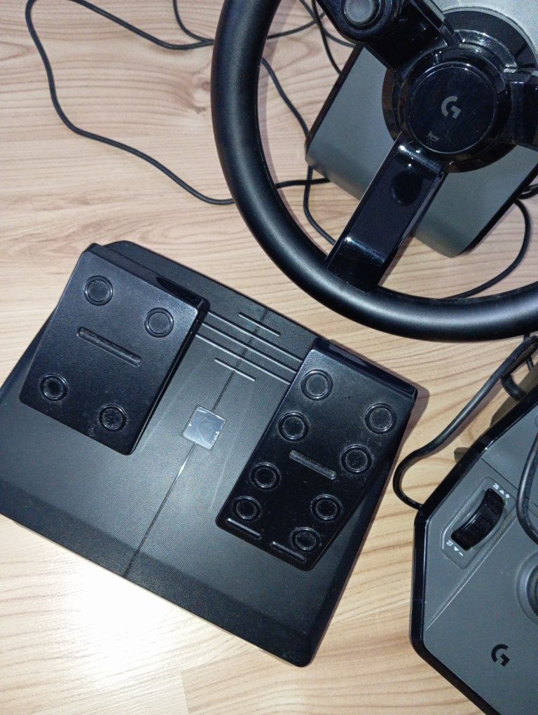 Kierownica z panelem logitech