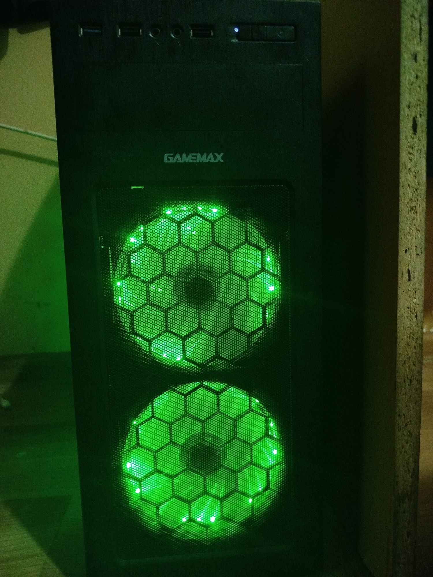 Пк ryzen 5 1400 и gtx 1050 2gb + монитор, клавиатура і мишка