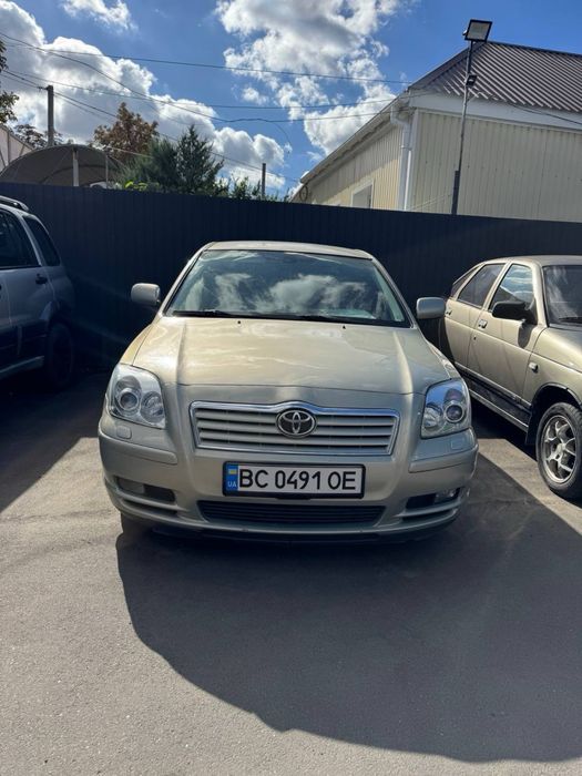 Toyota Avensis.