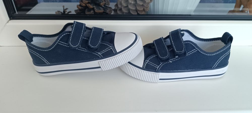 Нові кеди Primark.