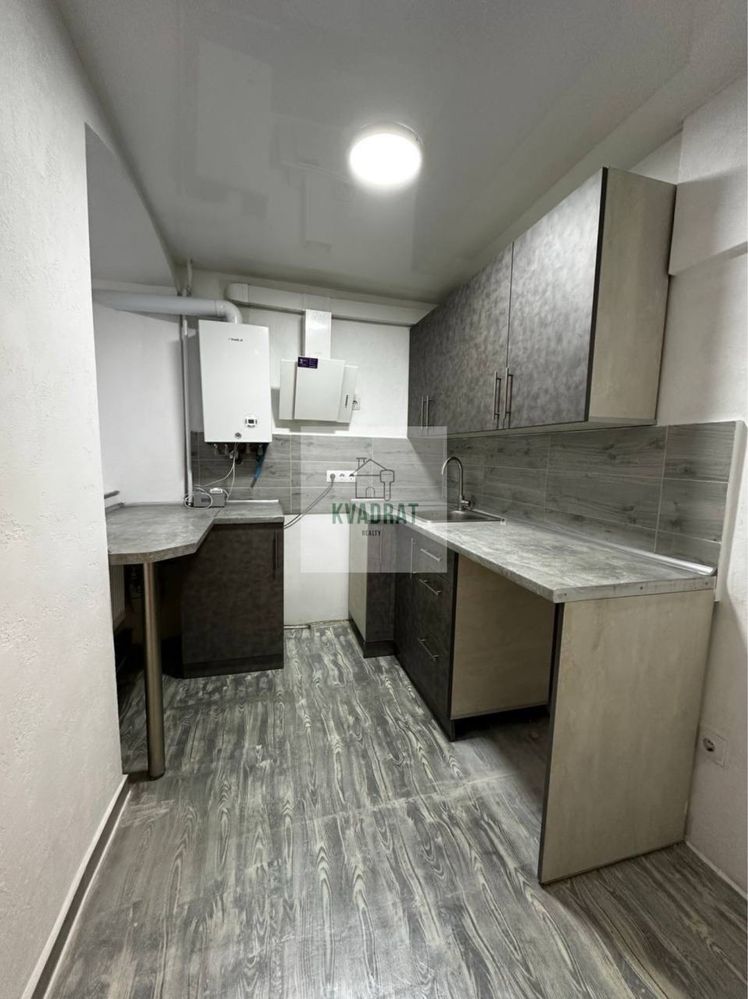 Продам 2-кімнатну квартиру у самому центрі старого міста