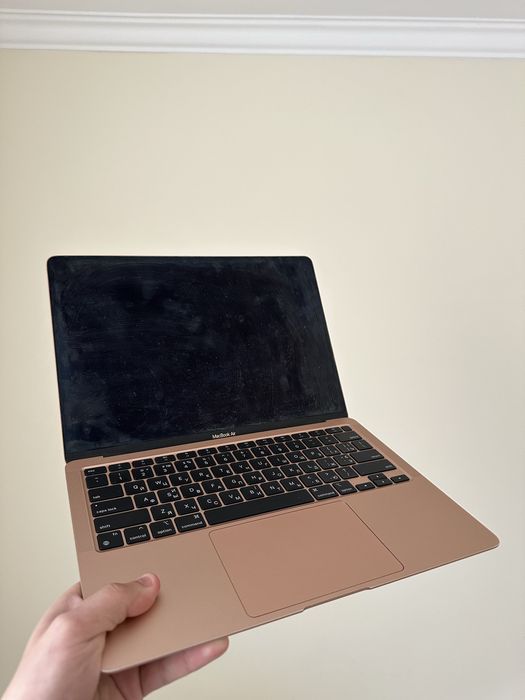 Продам Macbook Air 13” M1 8/256 Gb
