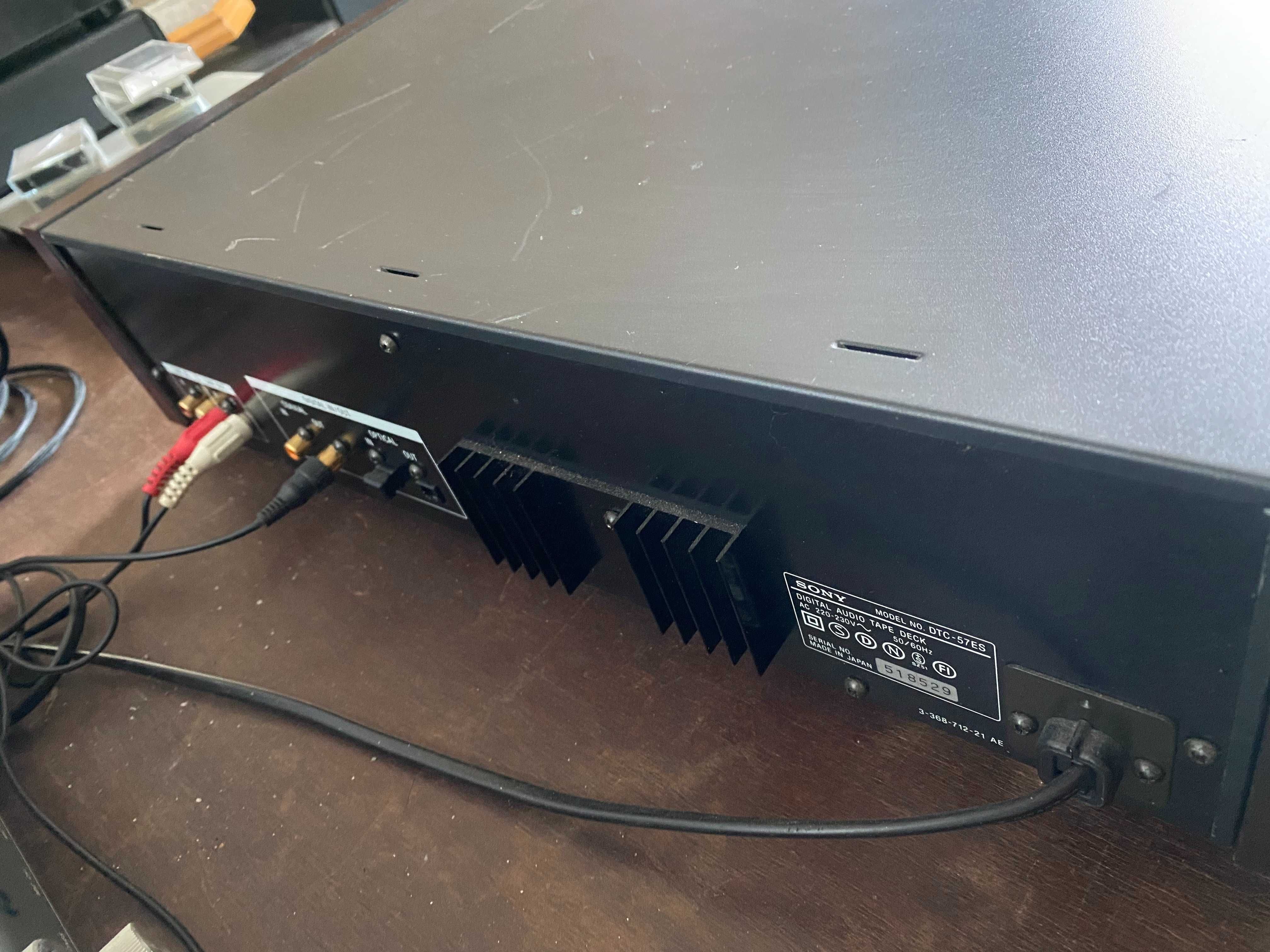Sony DAT 57ES – Série ES com laterais em madeira