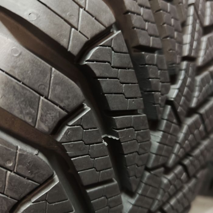 215/55/18 XL Sprzedam parę opon całorocznych Semperit