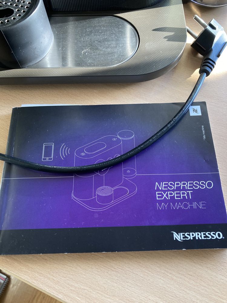 Maquina cafe Nespresso Expert com Wifi