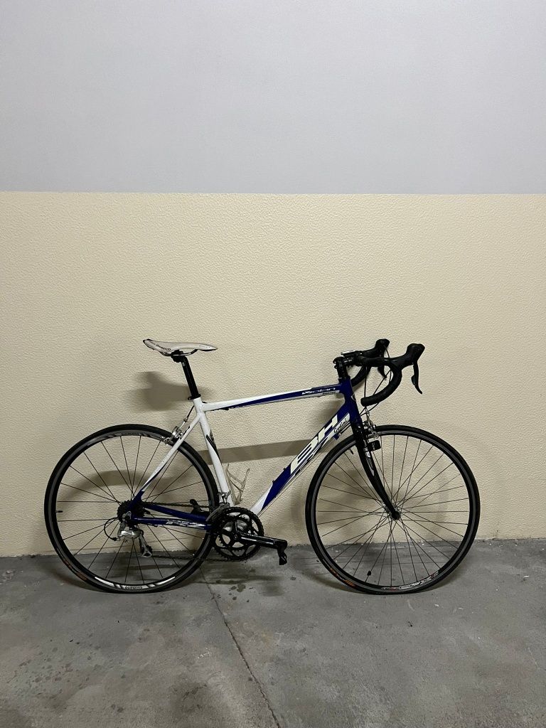 Bicicleta de estrada BH