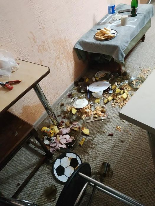 Чистка меблів , диванів , крісел , матраців , салонів авто