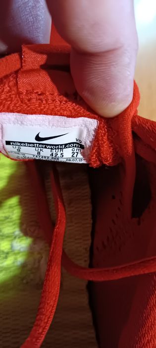 Продам майже нові кросівки