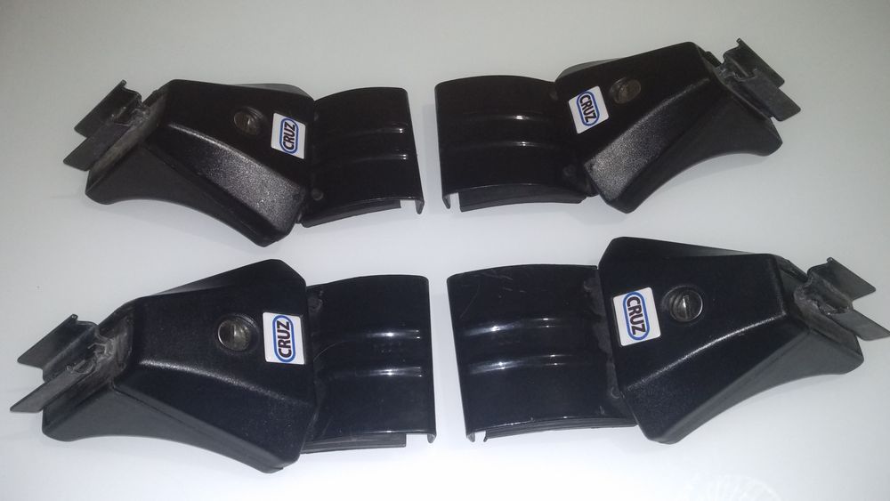 Автобагажник Ford. Кріплення автобагажника CRUZ (лапи)