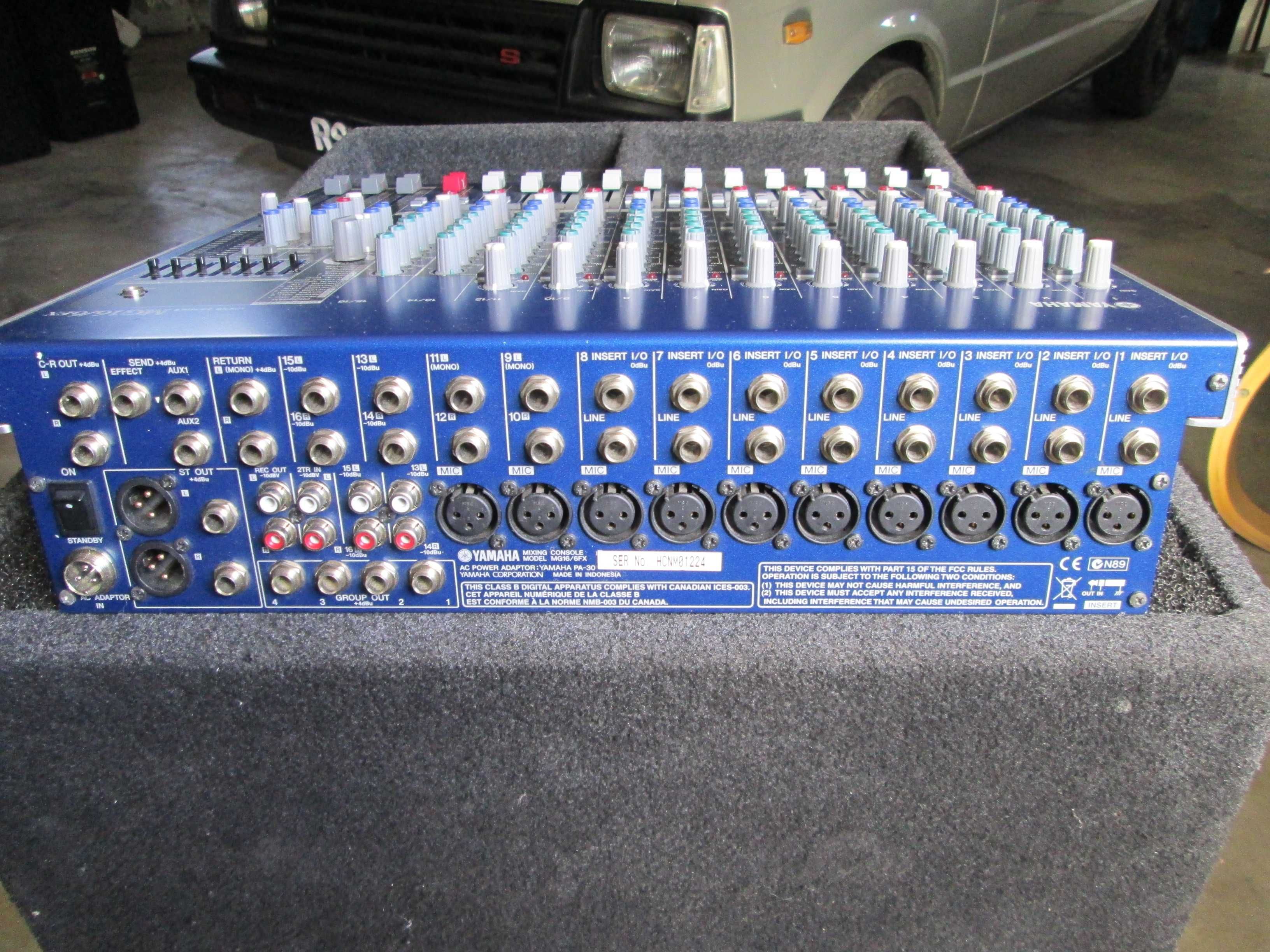 Mesa de mistura Yamaha.