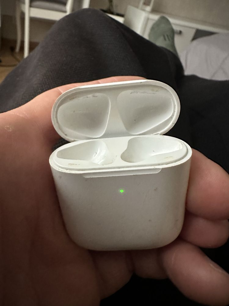 Продам Airpods в гарному стані