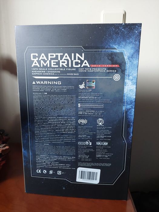 Hot Toys Captain America (2012 version)