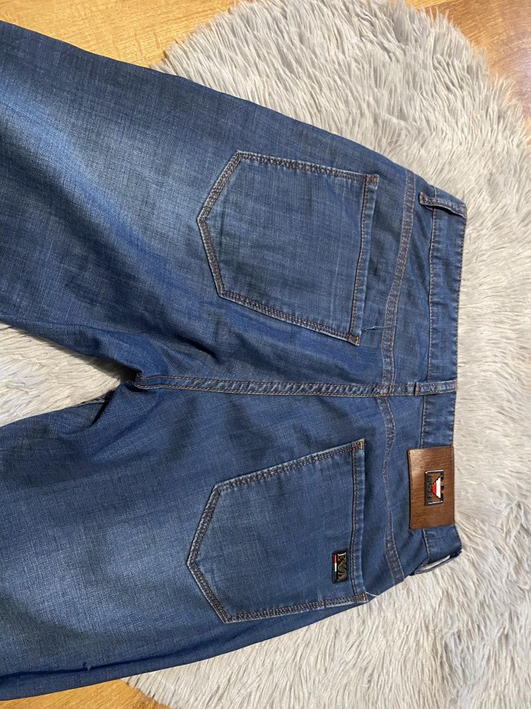 Dżinsy Armani jeans rozmiar 30