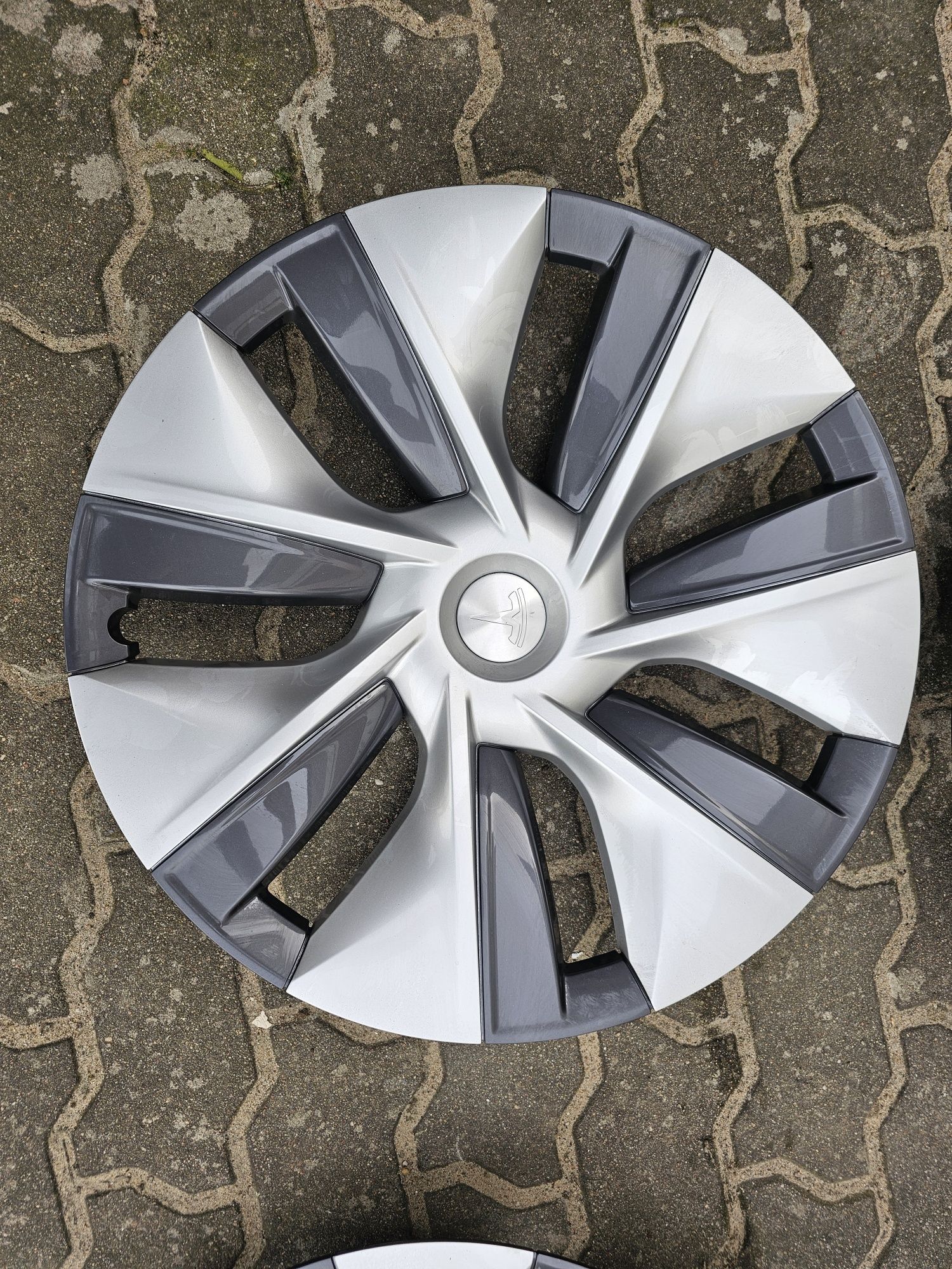Do Tesli Y 19" nowe