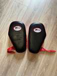боксерські лапи Twins Special PML21 Long Focus Mitts.