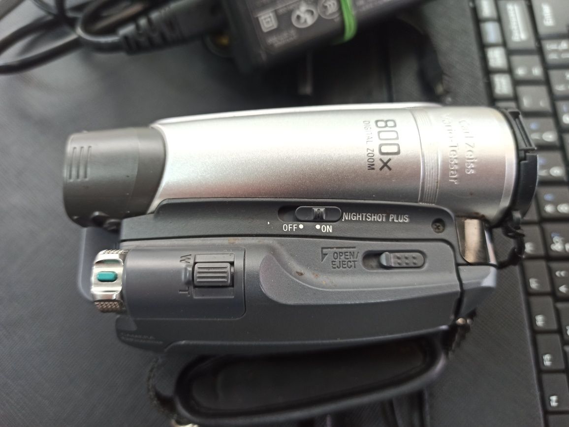 Видеокамера Sony DCR-HC27E