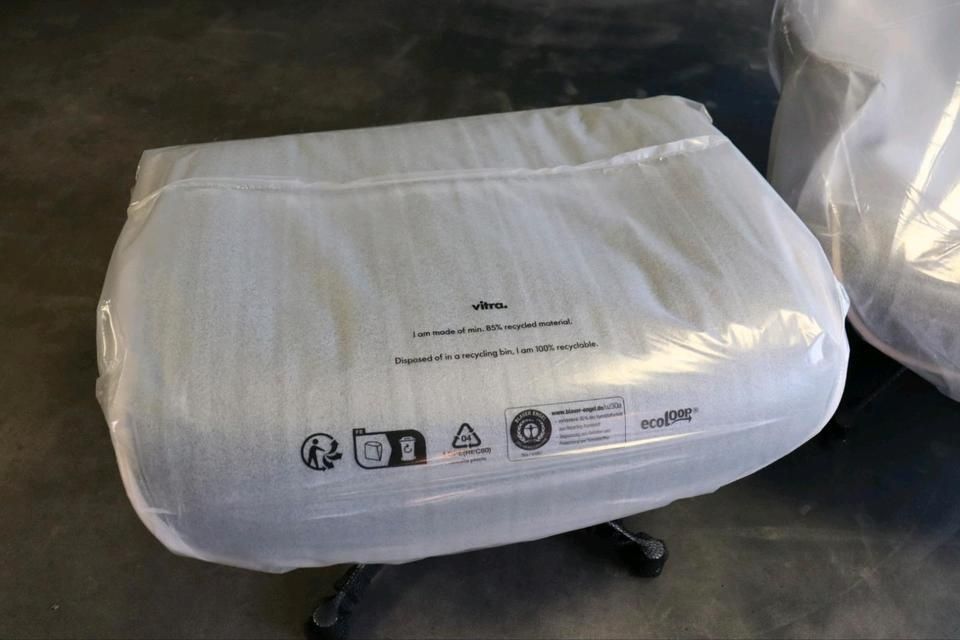 Poltrona Vitra Lounge Eames completamente nova! Poltrona e apoio para