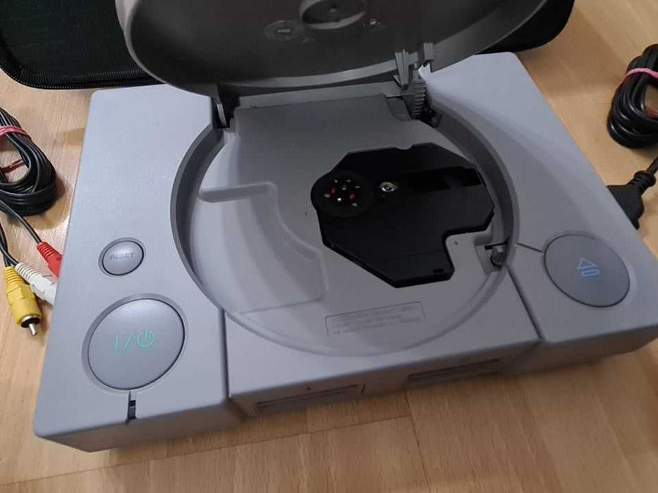Konsola Ps1 w stanie idealnym Zestaw Kolekcjonerski
