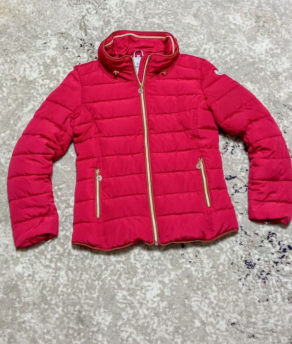 Зимова курточка moncler