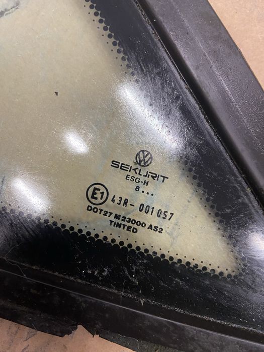 Szyba karoseryjna lewa boczna volkswagen corrado
