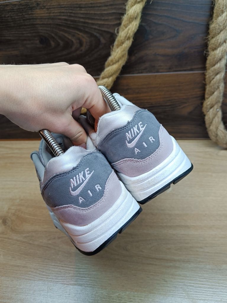 Damskie buty sportowe Nike Air Max 1