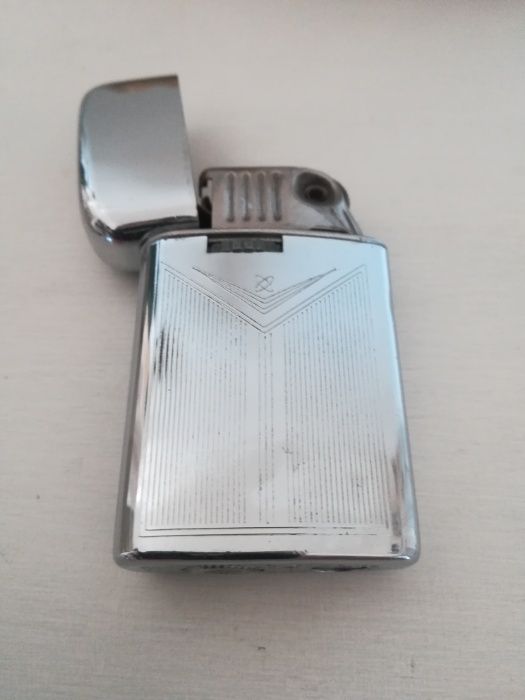 Isqueiro antigo para colecionadores