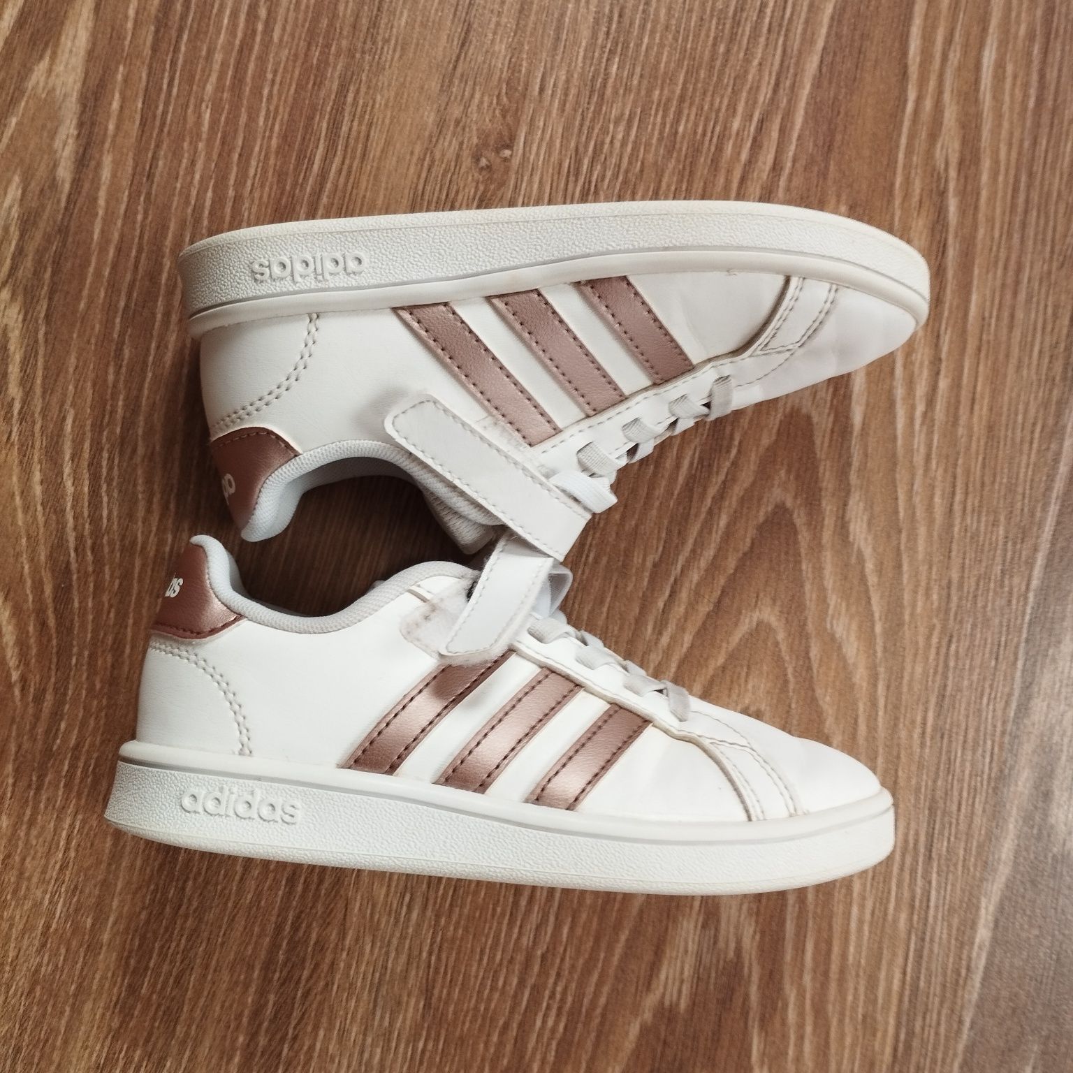 Кросівки, кеди adidas для дівчинки оригінал