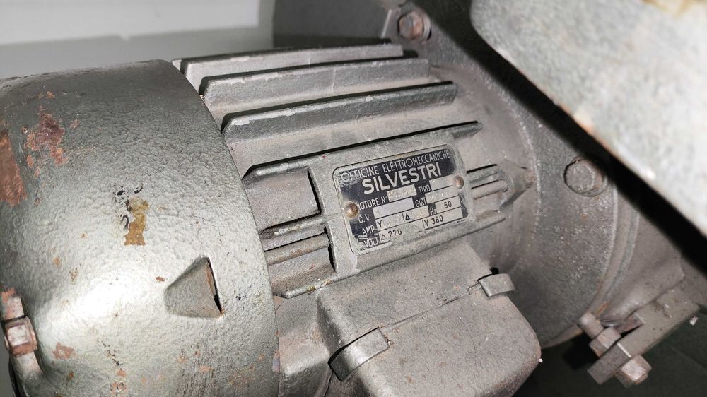 Maquina de igualizar peles