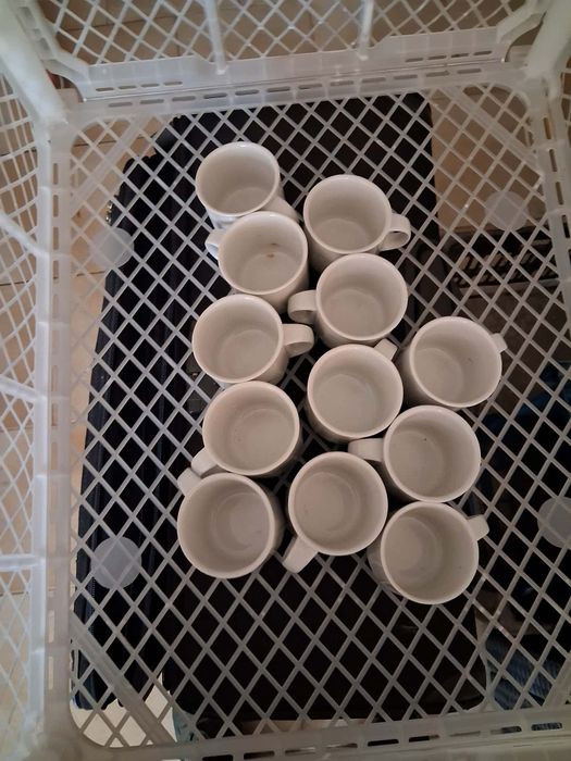 Conjunto de chávenas antigas de café em bom estado. 5€ Apenas