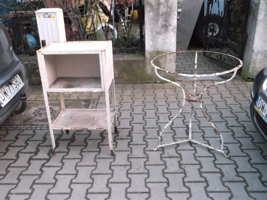 przedwojenne szafki medyczne i stolik z prlu