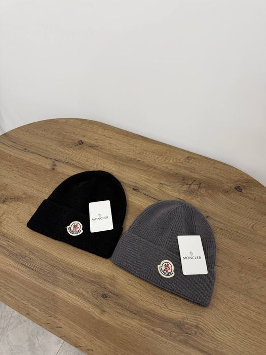 Шапки Moncler універсальні зимові