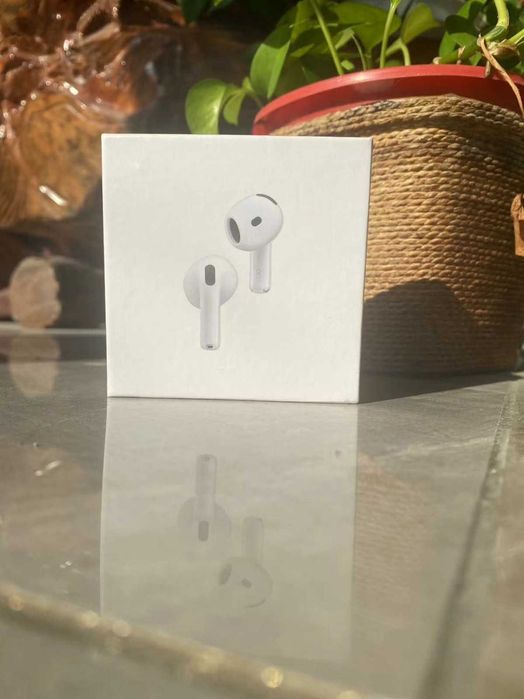 Apple AirPods 4 z Aktywną Redukcją Hałasu-stan idealny