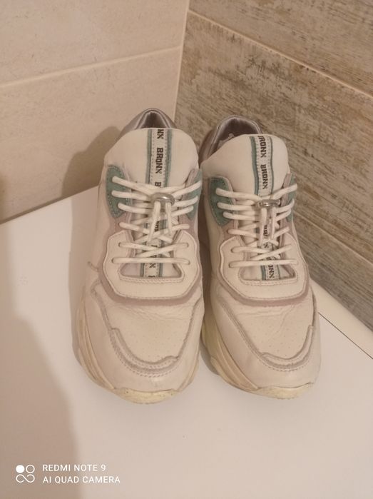 Ботинки, черевики, красовки, кеди жіночі