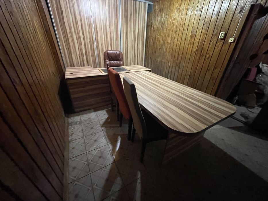 Стіл керівника.