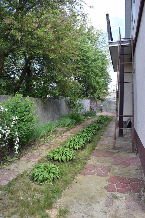 Дуже класний будинок, який повністю готовий до нових власників!