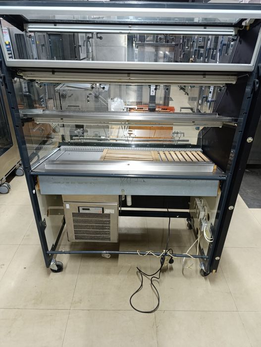 вітрина з Охолодженям Вітрина для викладки хлібу,булочок. Вітрина