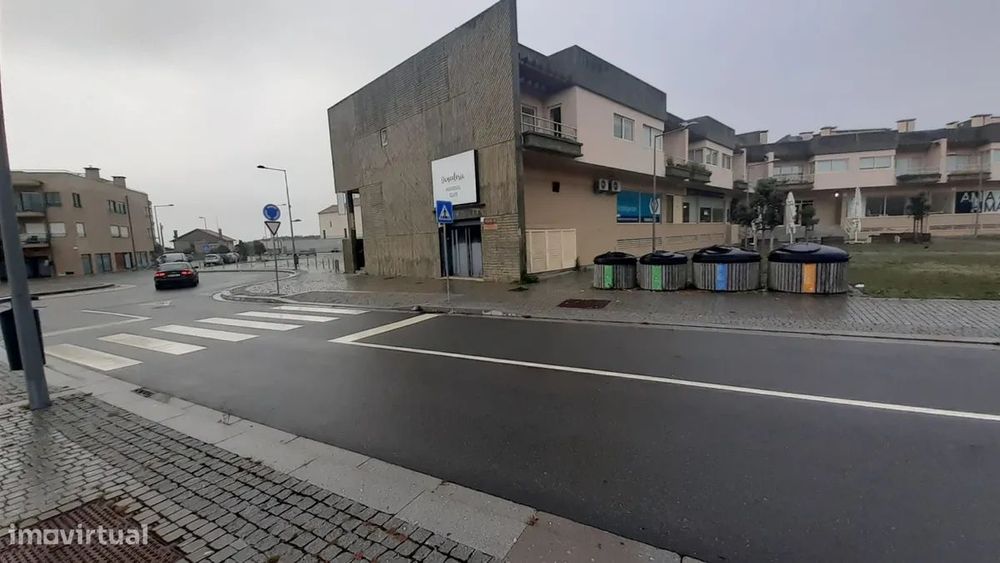 Loja De Cave Junto Á Praia Da Amorosa -Antiga Discoteca