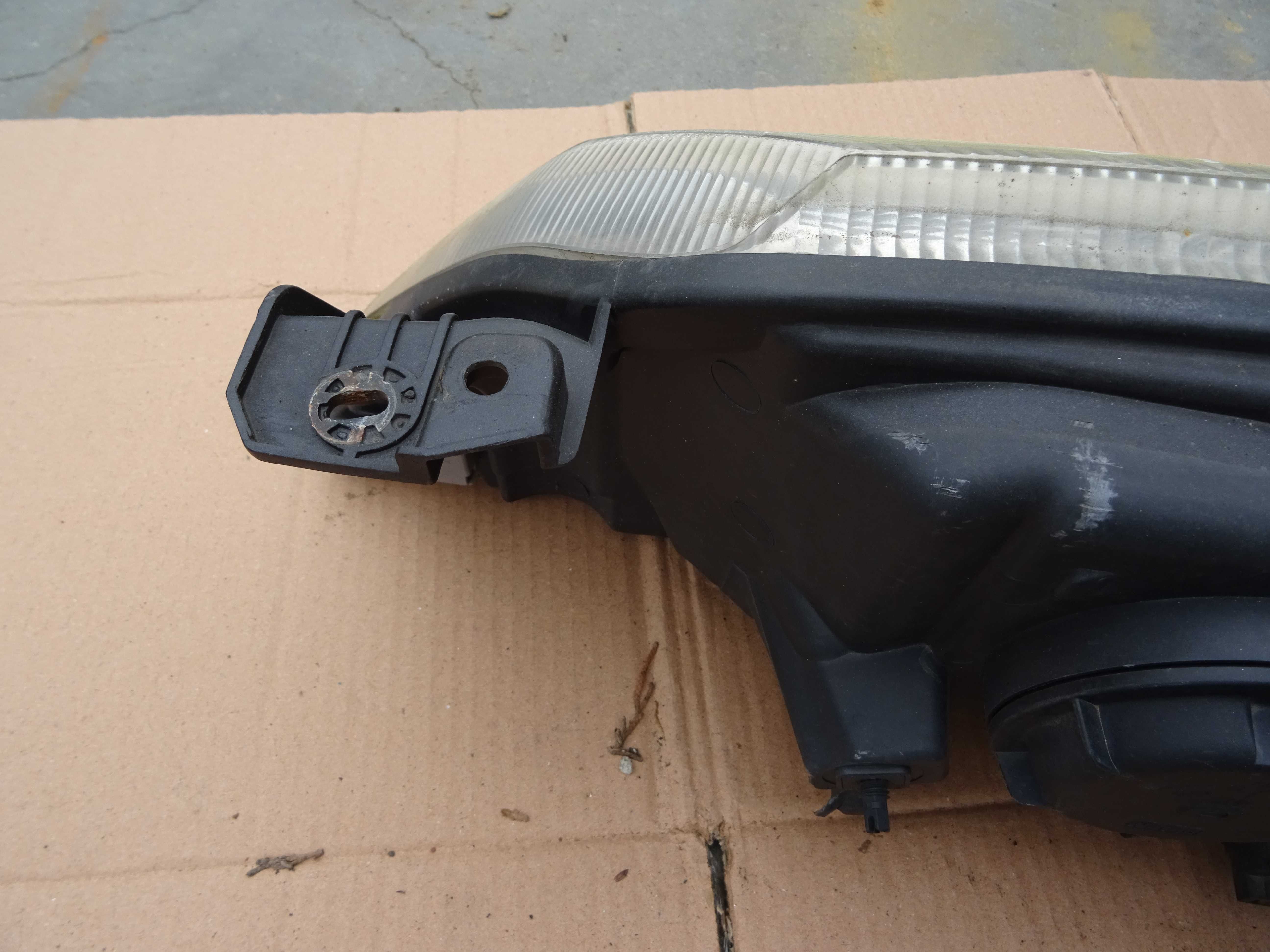 Lampa Prawa Przód Renault Laguna II 2004