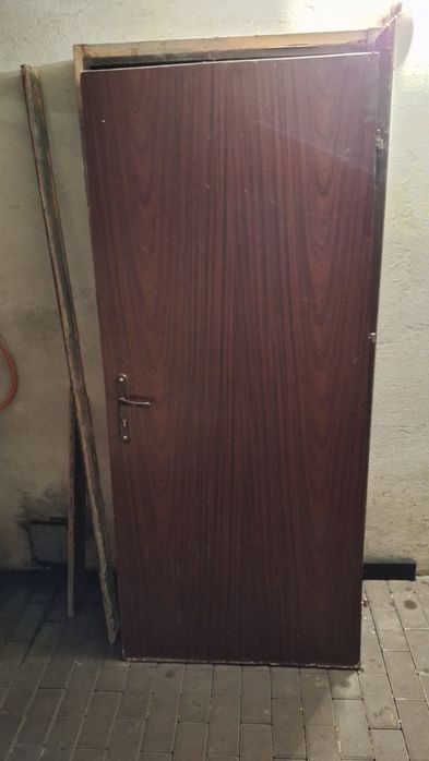 Drzwi budowlane z futryna