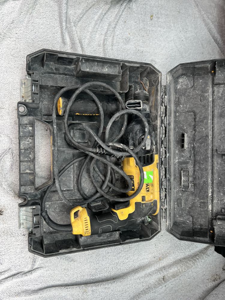 Młotowiertarka DEWALT D25133K